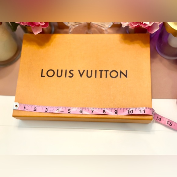 Louis Vuitton Magnetic Closure Box - Picture 10 of 10